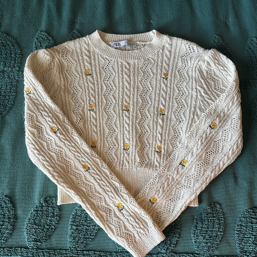 Zara Knit Sweater cropped with Floral Embroidery